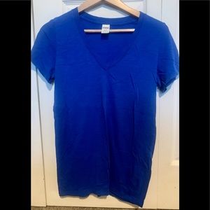 FAVE PINK BLUE V-neck t-shirt szL fitted. SOFT